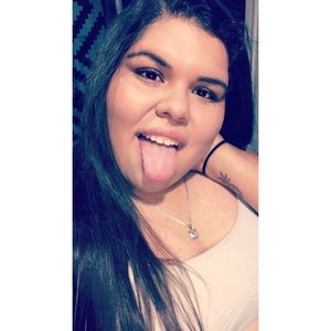 Meet your Posher, Alejandra